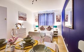 Evelyn Beautiful 2 Bedroom Apartment
